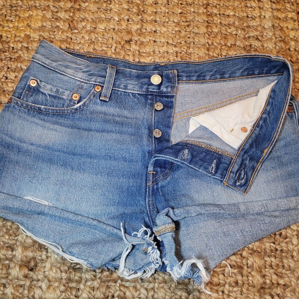 Levi's 501 Rolled Cuff Cut Off Denim Jean Shorts Shortie Boho Vintage Wash Sz 28